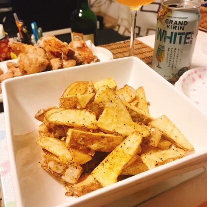 カレー粉とブラックペッパーがピリッと効いて美味しかったです！ビールに合いました(^-^) フライドポテト手作りしてみるのもいいですね〜！またつくります♪